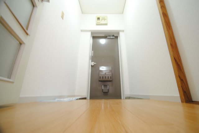 山本ビルの玄関|内装イメージ：同物件別室