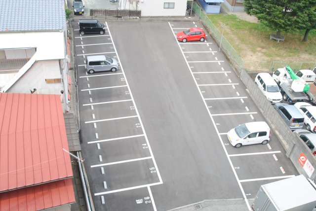 山本ビルの駐車場