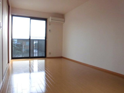 【居間・リビング】 | ロイヤルガーデンB