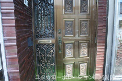 【玄関】 | 昭和中央1丁目売家 | 風除付きなので、玄関の寒さを軽減できそう♪