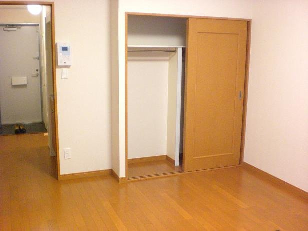 レオパレスｋｅｙａｋｉｙａの内装|1Fはフローリング、2F以上は絨毯になります。