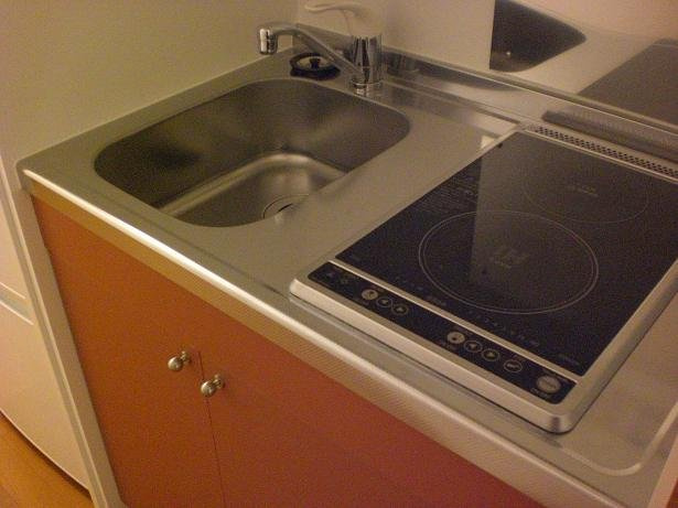 レオパレスｋｅｙａｋｉｙａのキッチン|コンパクトなキッチンで掃除もラクラク