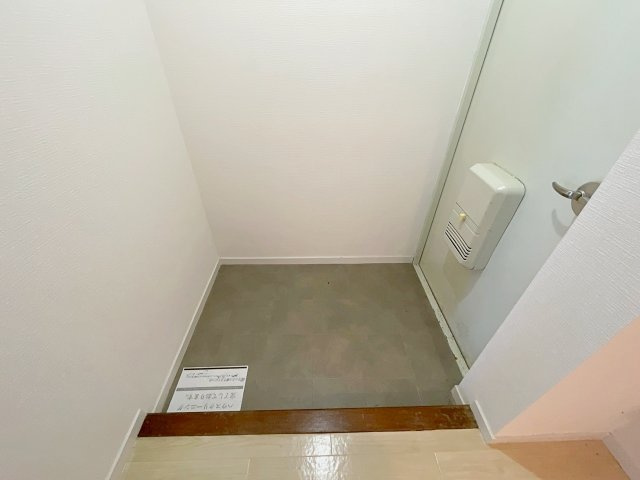 ソレイユ山本の玄関|明るい玄関です