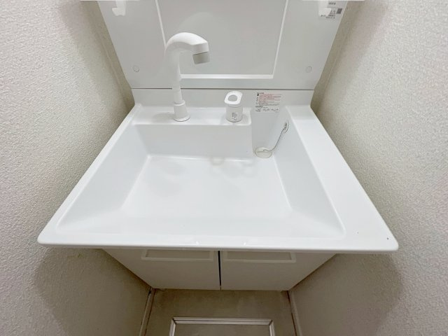 ソレイユ山本の洗面所|広い洗面スペース