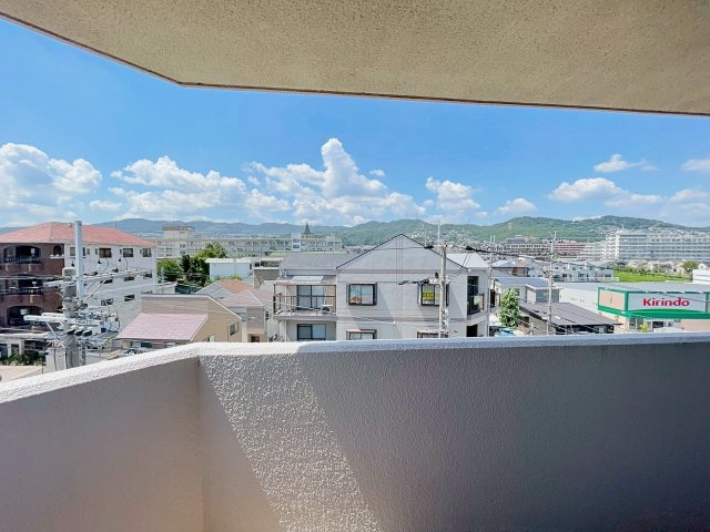 ソレイユ山本のバルコニー|開放的で明るい空間を演出してくれるバルコニーです