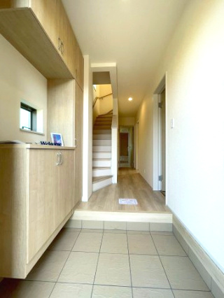 沼津市市中沢田Ⅰ　新築戸建　全6棟　E棟　　の玄関