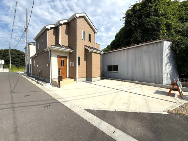 沼津市中沢田Ⅰ　新築戸建　全6棟　E棟　　の駐車場|駐車スペースはコンクリート仕上げになっているため、雨の日も足元が気になりません♪