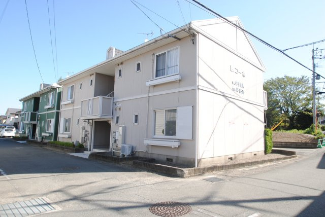 ウォルケネスト梅満の周辺