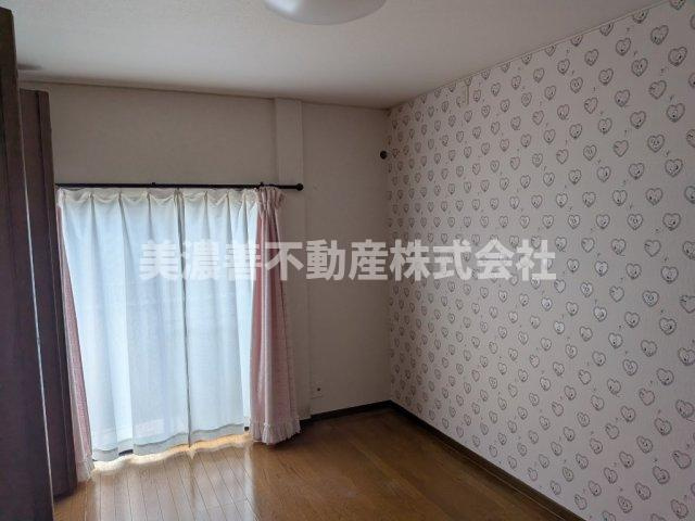 ６５４８３　羽島郡岐南町伏屋三丁目中古戸建ての洋室