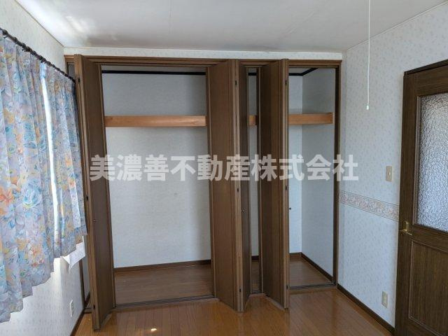 ６５４８３　羽島郡岐南町伏屋三丁目中古戸建ての洋室
