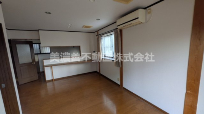 ６５４８３　羽島郡岐南町伏屋三丁目中古戸建の居間・リビング