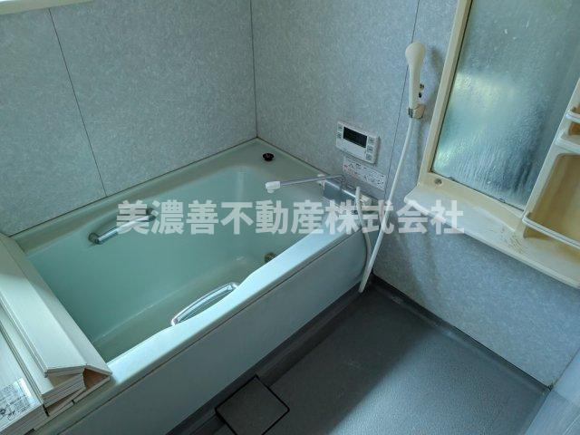 ６５４８３　羽島郡岐南町伏屋三丁目中古戸建の浴室
