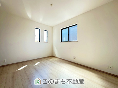 【洋室】 | ハートフルタウン宇都宮市上戸祭町2期　B号棟 | 洋室はお手入れのしやすいフローリング仕様です。普段はフロアモップなどを使って、簡単にお掃除していただけます◎
