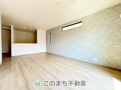 【居間・リビング】 | ハートフルタウン宇都宮市上戸祭町2期　B号棟 | 時間のゆとりと空間、暖かな陽光がもたらす光と風を独占してください。新しい暮らしが始まります。
