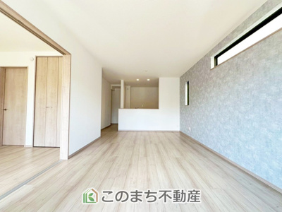 【居間・リビング】 | ハートフルタウン宇都宮市上戸祭町2期　B号棟 | オープンでのびやかな空間を生み出す、こだわりの広がりとゆとり。家族と過ごす時間を大切にしたい方にぴったりの明るくゆとりある住空間です。
