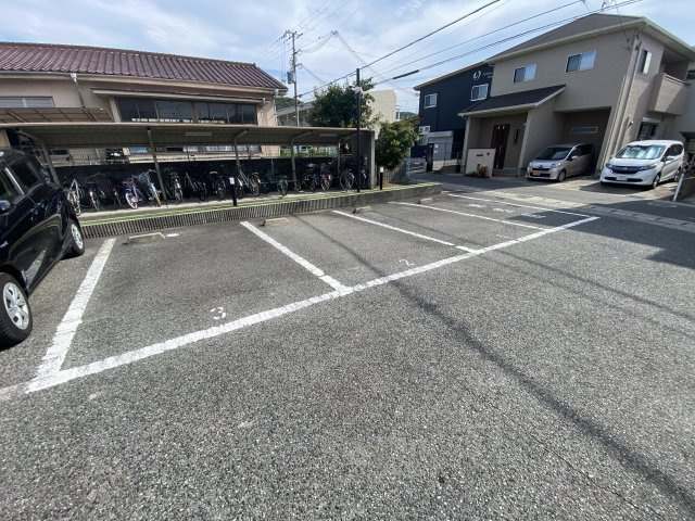 ヒルサイドテラス北平野の駐車場
