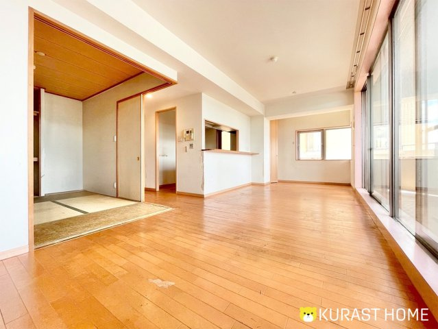 レスポワール向日町ステーションフロントA棟　8階の居間・リビング