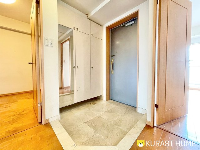 レスポワール向日町ステーションフロントA棟　8階の玄関