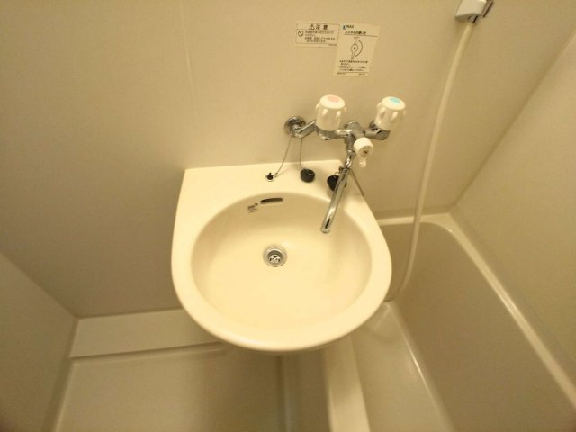 レオパレスプリムローズの洗面所