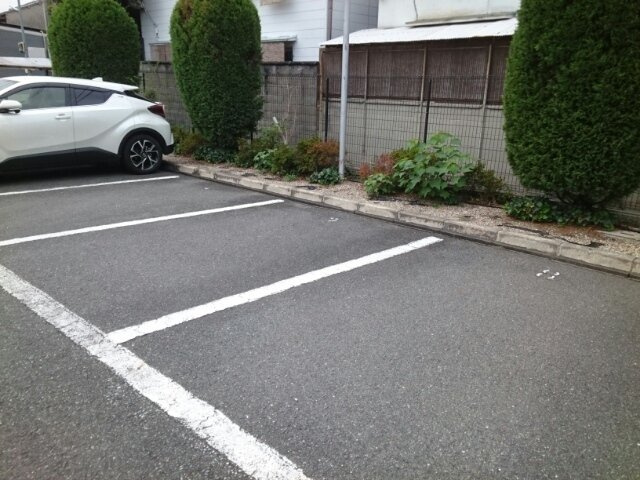アンソレイエの駐車場