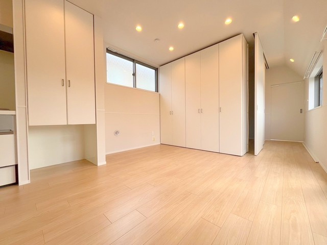 ｓｏｍｍｅｔの居間・リビング|日当たりの良いリビング世帯数によって区切ることのできる可動式収納