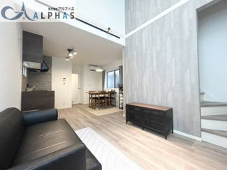 【居間・リビング】 | 明石市二見町西二見　新築戸建 | 家族とのコミュニケーションがとりやすいリビング階段♪