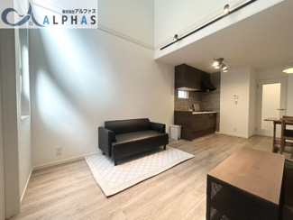 【居間・リビング】 | 明石市二見町西二見　新築戸建 | 開放的な吹抜けから自然な光が降り注ぎます♪