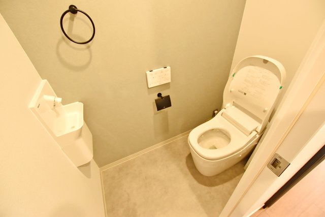 グラン・フェルティ甲東園のトイレ|温水洗浄便座付きで快適にご利用いただけます。