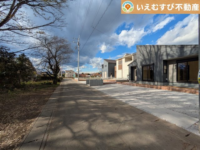 Livele Garden.S　寄居露梨子の前面道路含む現地写真|充分な広さの前面道路
間口が広くお車の出し入れも問題なく行えるスペースが確保されています♪