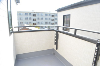 【バルコニー】 | 中央区新中里・新築（全10棟） | 【J号棟】広さ充分のゆったりしたバルコニーは癒しの空間としても最適です♪