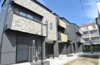 【外観】 | 中央区新中里・新築（全10棟） | 陽のひかりと緑に包まれた全10邸。陽の光を感じられるこの街で新生活をはじめませんか。