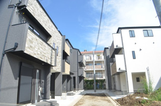 【前面道路含む現地写真】 | 中央区新中里・新築（全10棟） | 家事動線や住みやすさを意識した全10棟の分譲地！豊富な間取りプランをご用意しています。