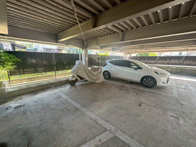 高知市　1棟マンションの駐車場