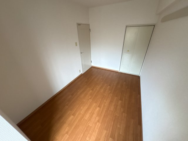 生駒市辻町の賃貸マンションの駐車場