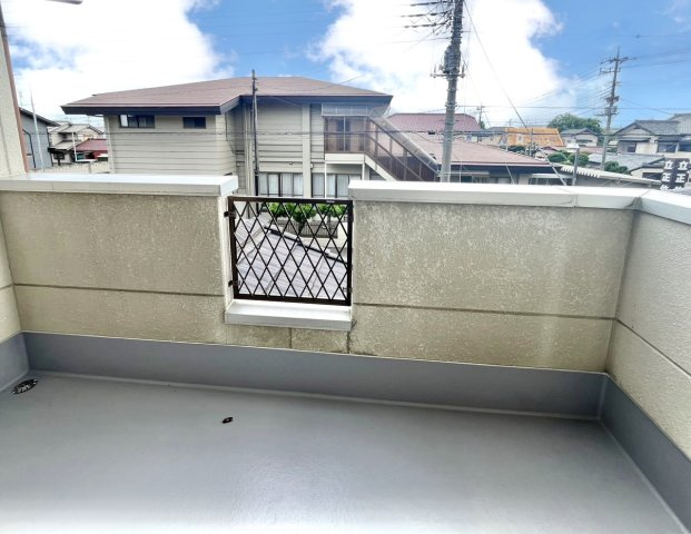 【中古戸建】伊勢崎市中央町のバルコニー|■バルコニー｜空が見える広々としたバルコニー♪家族で星空観賞ができて夜が楽しみになりますね☆