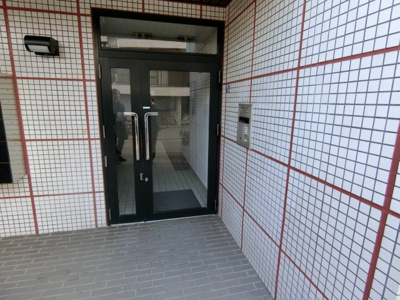 【エントランス】 | ヴァイセスシュロス南茨木