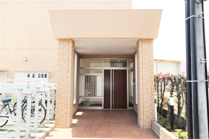 秋津中央ビルのエントランス