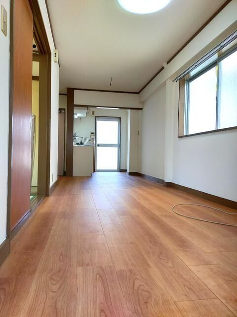 井上ビルの居間・リビング