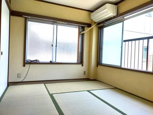 井上ビルの和室