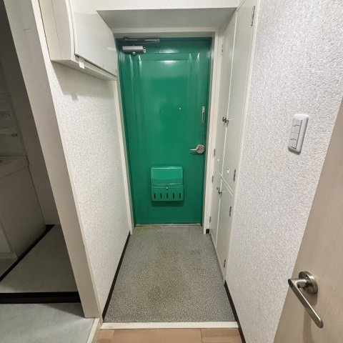 ハトヤ第１５ビルの玄関