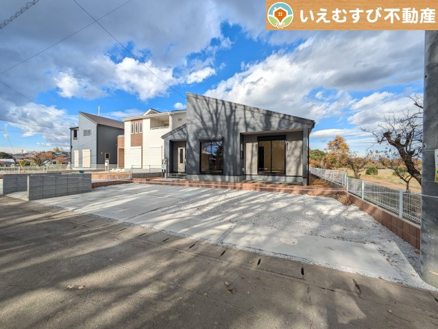 Livele Garden.S　寄居露梨子の駐車場|3台以上駐車可能なゆとりのカースペース
複数台車をお持ちでも、お友達が遊びに来てもゆとりの駐車スペース！