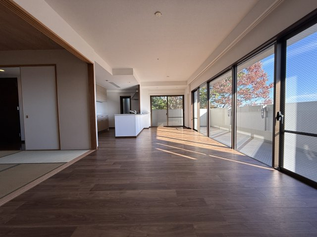 ネバーランド箕面潤緑館の居間・リビング