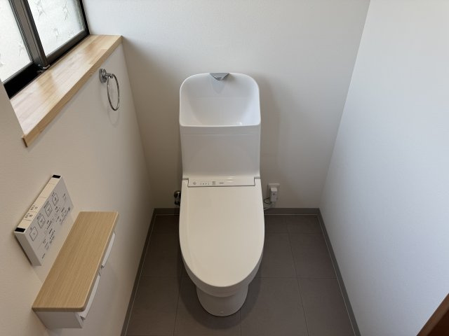 米子市和田町　中古住宅のトイレ|節水型トイレ。新品です。
