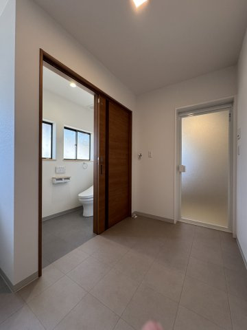 米子市和田町　中古住宅の脱衣所|水周り交換にともない、洗面脱衣場はフルリフォームしました