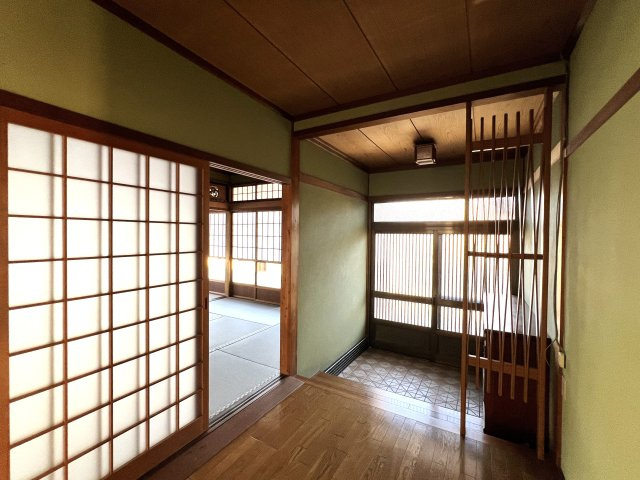 米子市和田町　中古住宅の玄関