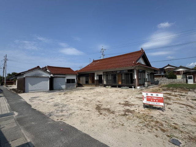 米子市和田町　中古住宅の前面道路含む現地写真