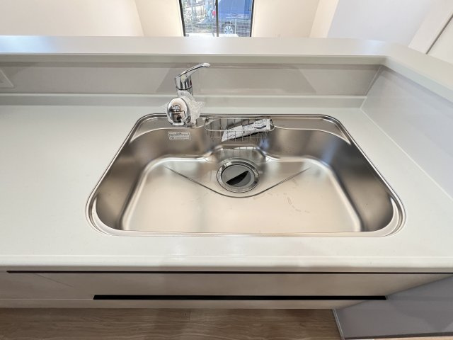 橿原市北妙法寺町全１棟の洗面所|鏡の裏が収納になっている洗面化粧台