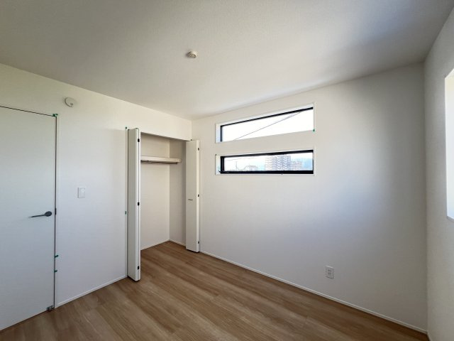 橿原市北妙法寺町全１棟の洋室|子供部屋にぴったりな5.25帖クローゼット付き