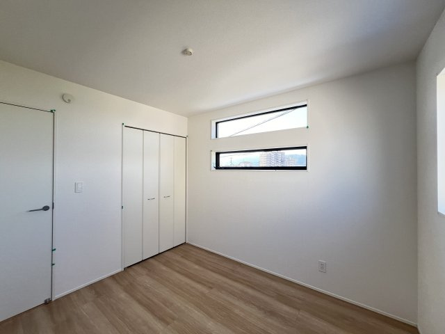 橿原市北妙法寺町全１棟の洋室|子供部屋にぴったりな5.25帖クローゼット付き