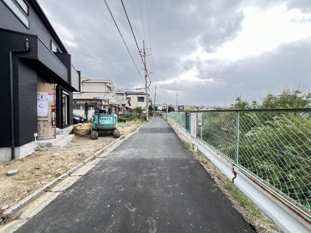 橿原市北妙法寺町全１棟の前面道路含む現地写真